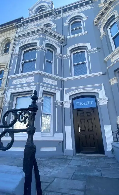 8 Clifton Terrace
