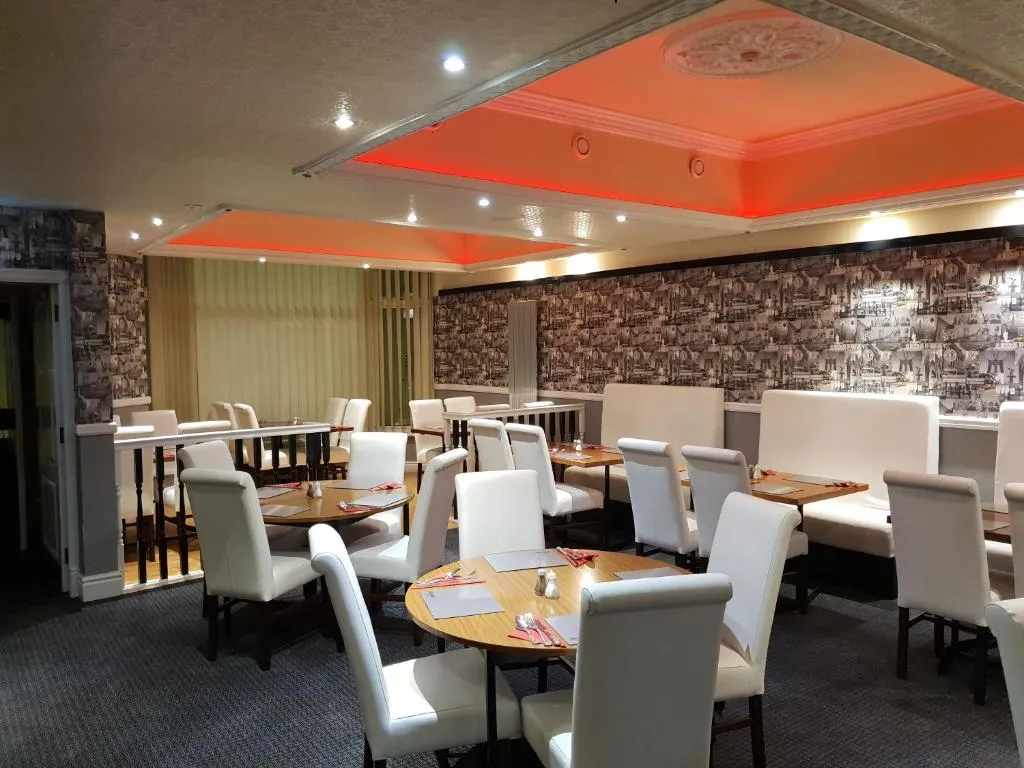 Ascot Hotel - Photo 2