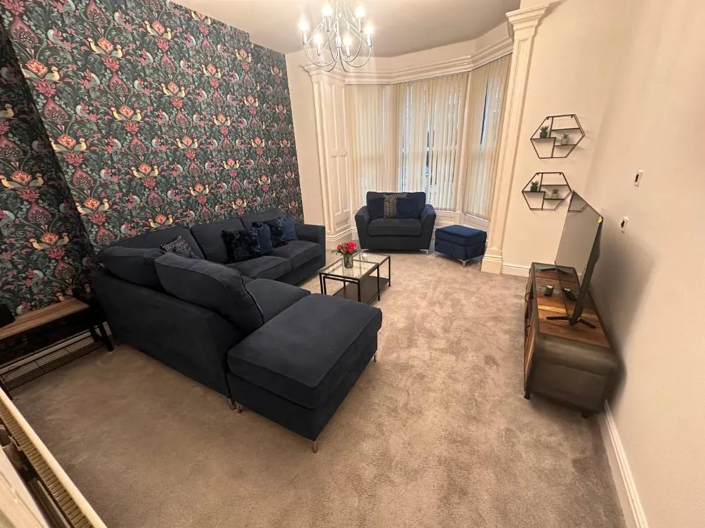 Modern 2-Bedroom Apartment - Heart of Douglas