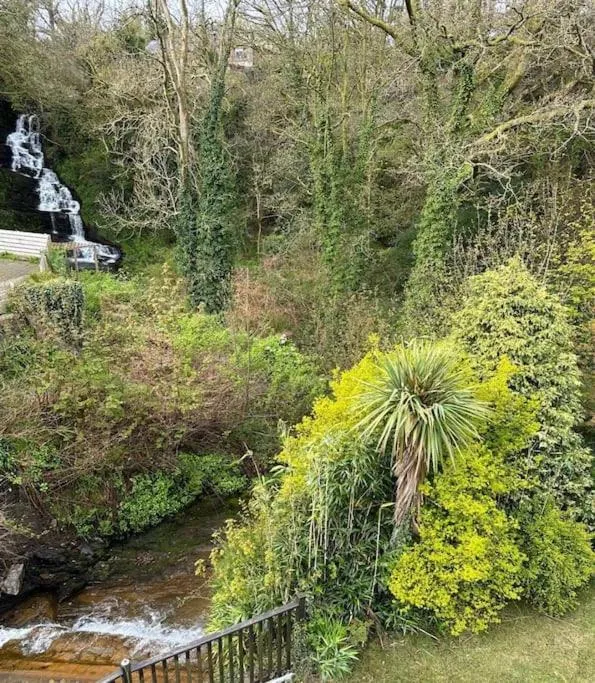 The hot tub by the waterfall - facilities included - Photo 2