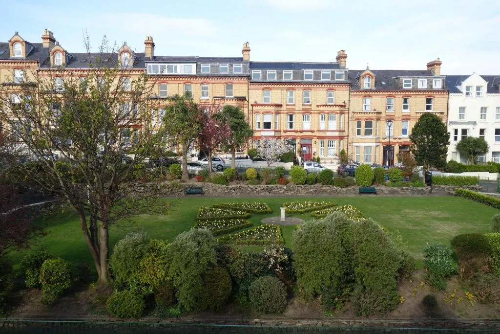 The Hutchinson Apartments