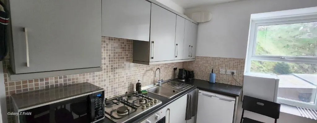 The Spacious Urban Retreat - Photo 4