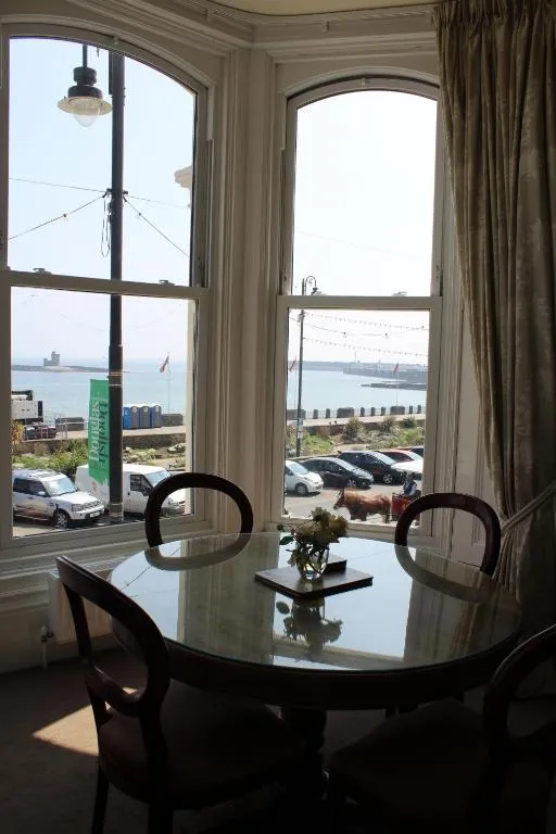 The Town House - Photo 4