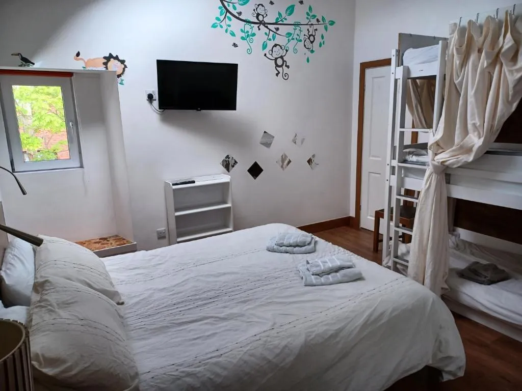Voyage Hostel - Beds & Ensuite Family Rooms with shared kitchen - Photo 2